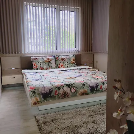 Lejlighed ап 5 с паркомясто, до центъра и морската градина